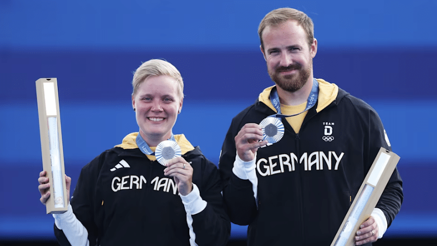 Deutschland gewinnt Silbermedaille im Bogenschießen im Mixed-Team-Wettbewerb